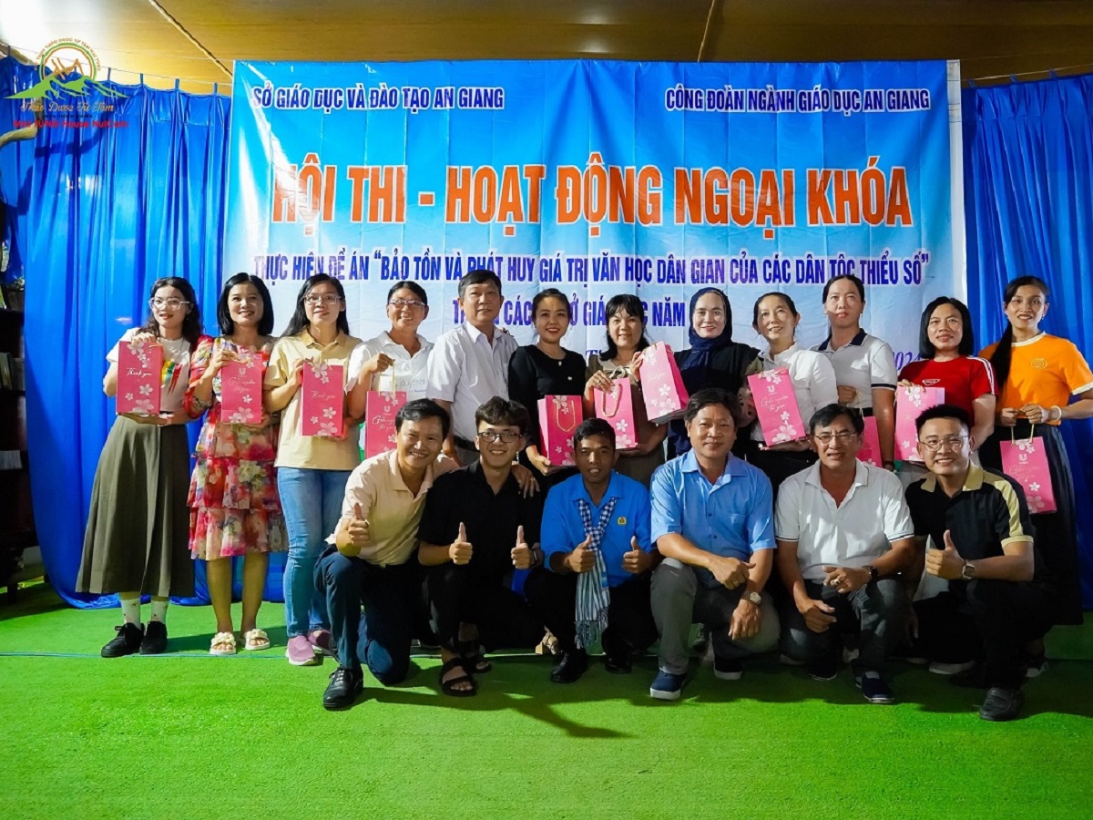 Nhận tổ chức hoạt động