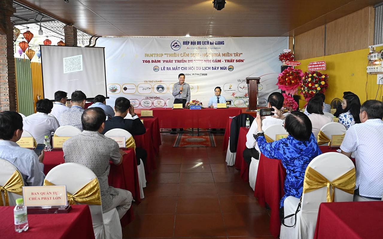 lam gi phat trien du lich noc nha mien tay 1