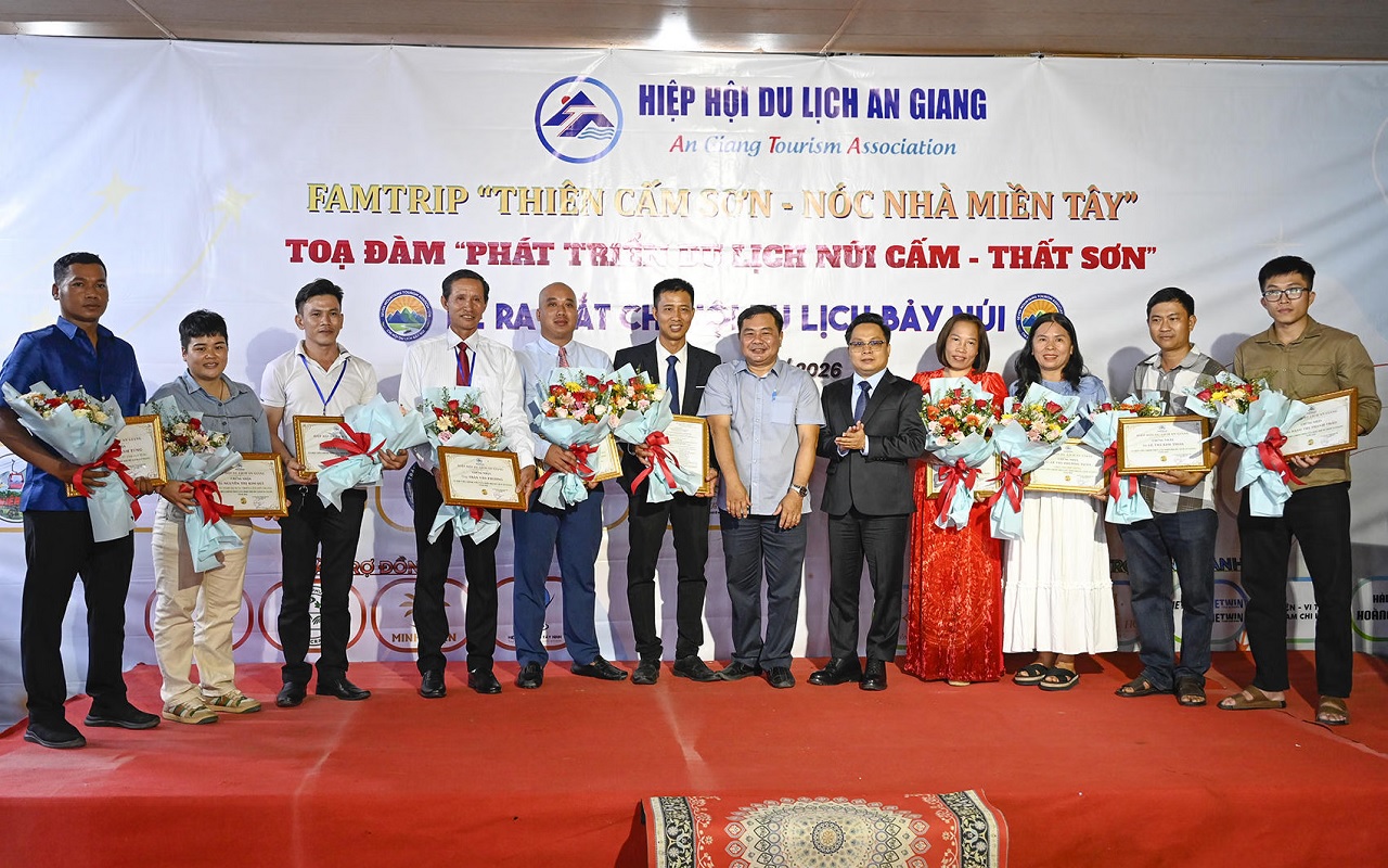 lam gi phat trien du lich noc nha mien tay 4