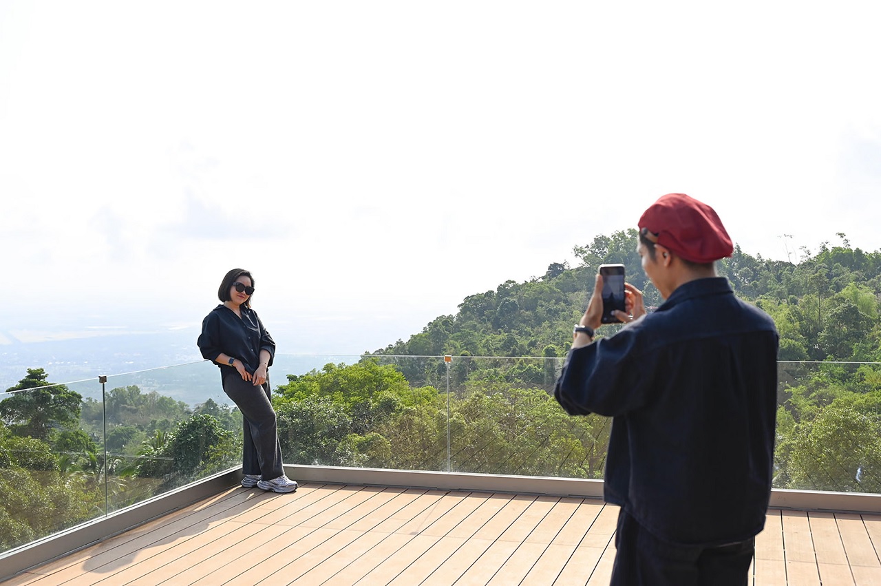 lam gi phat trien du lich noc nha mien tay 5